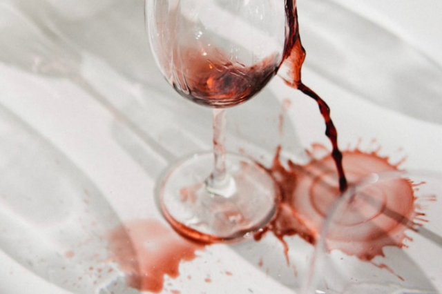 herramienta científico pastel Los 9 trucos más eficaces para quitar las manchas de vino