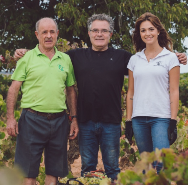foto_2_familiatolosa.png