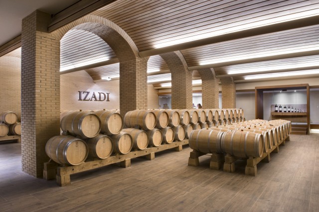foto_3_izadi_interior_bodega.jpg
