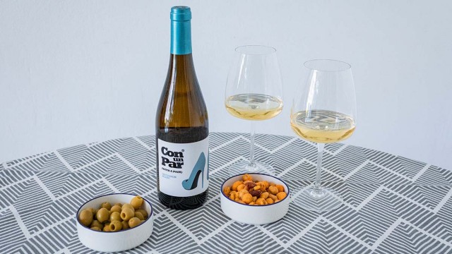 con-un-par-sauvignon-blanc-lifestyle.jpg