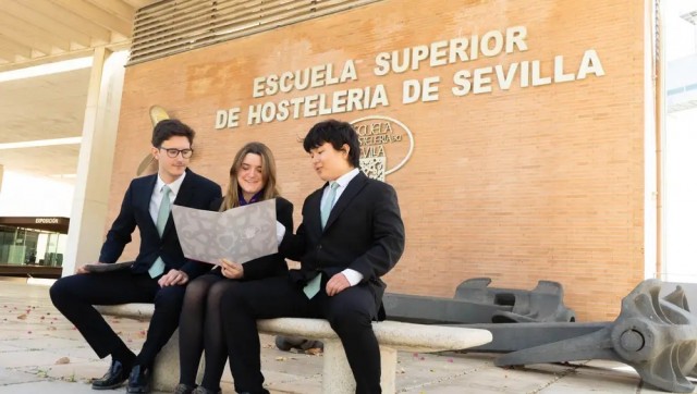 estudiantes-escuela-superior-hosteleria-sevilla-sede-pabellon-navegacion_58.jpg