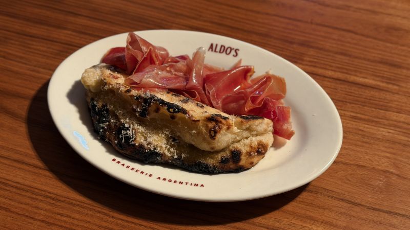 Aldo's vuelve a casa: cocina, vino y una mesa en movimiento