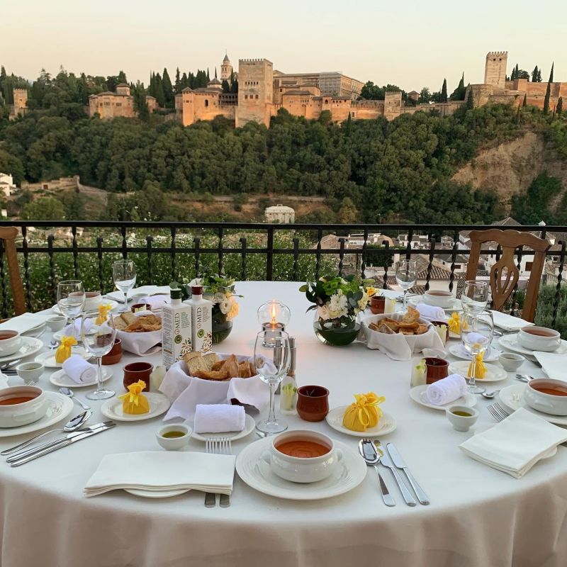 Las Tomasas, una mesa privilegiada para descubrir Granada en otoño