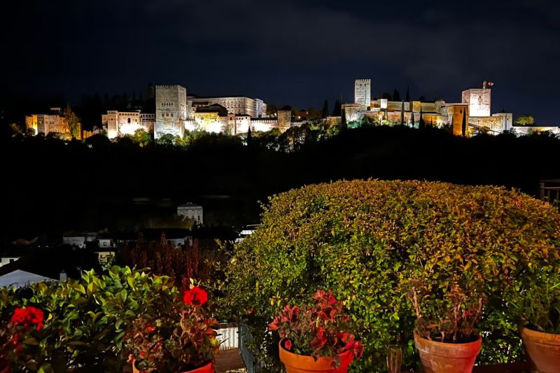 Las Tomasas, una mesa privilegiada para descubrir Granada en otoño
