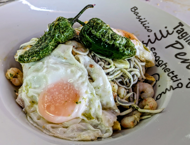 huevosrotoscongulasygambas.png