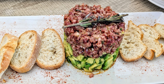 tartardefuetconsolomilloyaguacate.albertosanzblanco.crticagastronmica.png