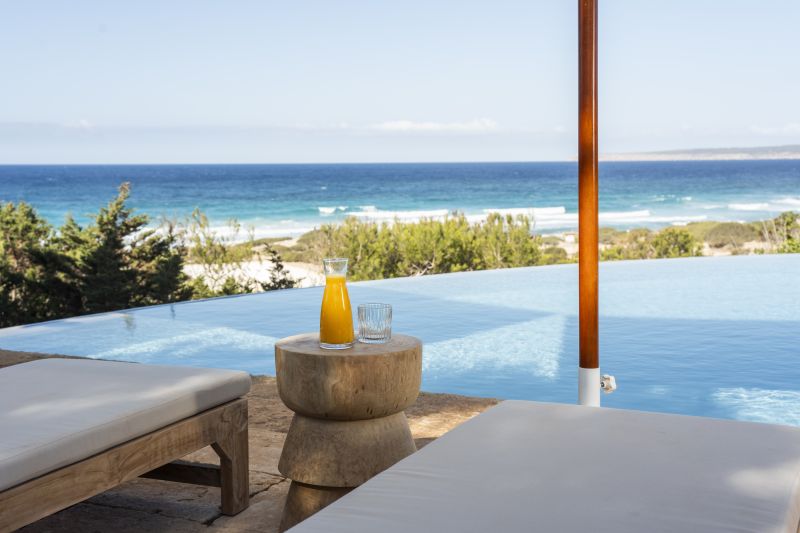 Alarga el verano: los hoteles de Baleares donde disfrutar de los últimos rayos de sol