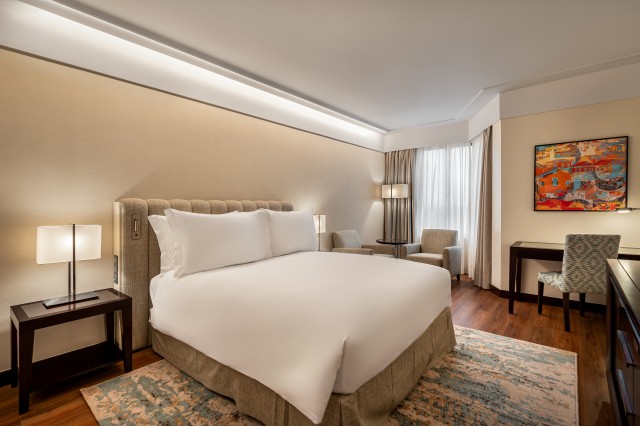 1_gmiller-crowneplaza-room-1219-1.jpg