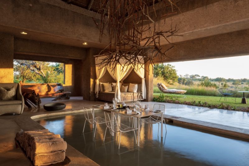El ‘hotel paisaje’ ideal para dar la bienvenida al otoño: Earth Lodge, arquitectura invisible que se funde con la sabana