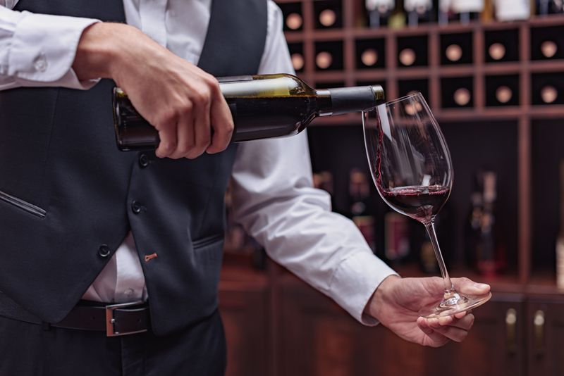 I giovani americani benestanti continuano ad apprezzare il collezionismo di vino, rileva uno studio Chubb