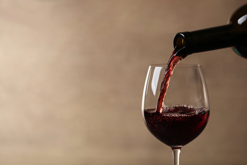 Study Finds Red and White Wines Leave Distinct Traces in the Bloodstream