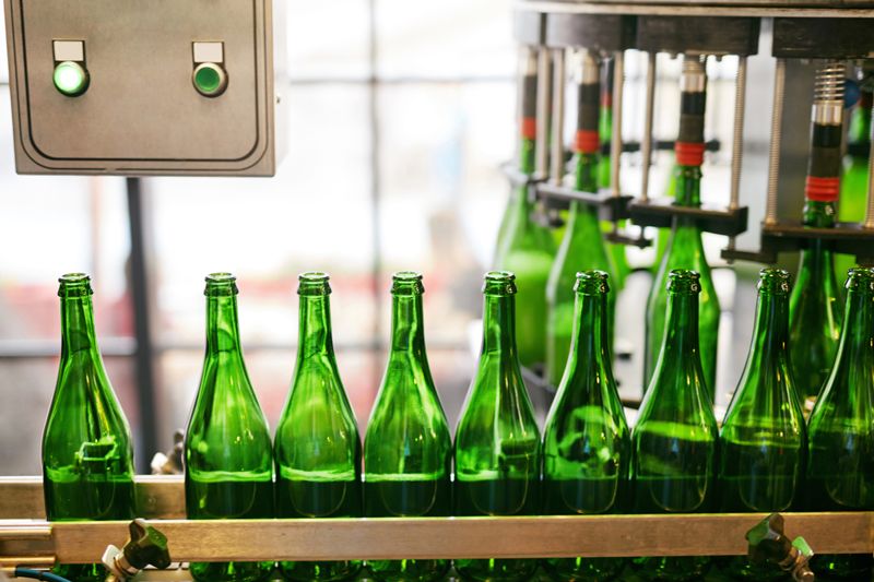 Estados Unidos mantiene en el 10% el arancel al vino europeo