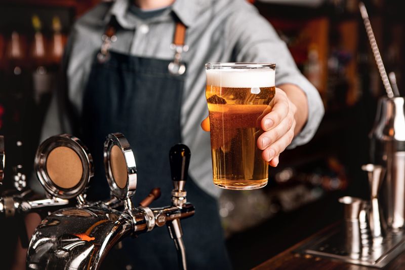 Inquérito revela que 75% dos operadores de pubs no Reino Unido investiriam se os impostos fossem reduzidos