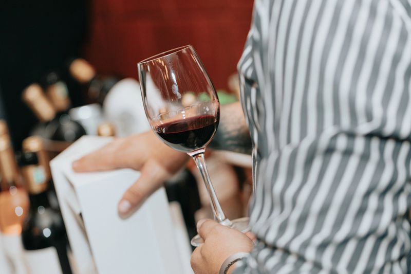 康奈尔研究发现:葡萄酒颜色仅能解释饮酒者评分的8%