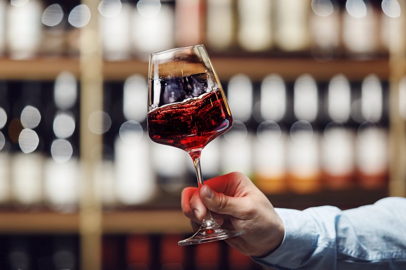 Consumi mondiali di vino in calo del 2,7% nel 2025, a 20,8 miliardi di litri