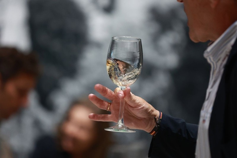 VIMAR convierte su escenario principal en escaparate de cocina marina y vino atlántico