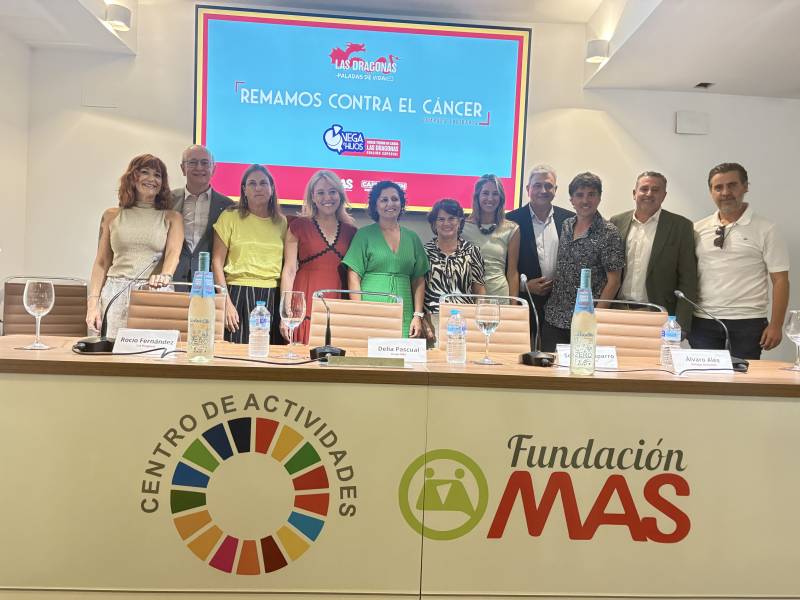 Las Dragonas de Sevilla llevan su campaña solidaria a supermercados para apoyar a mujeres con cáncer de mama