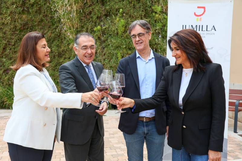 Jumilla lanza el Bus del Vino desde cuatro ciudades para llevar visitantes a Matavendimia
