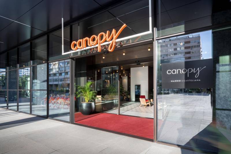 Canopy Madrid Castellana convierte Halloween en una cita de magia con vinos de Jean Leon