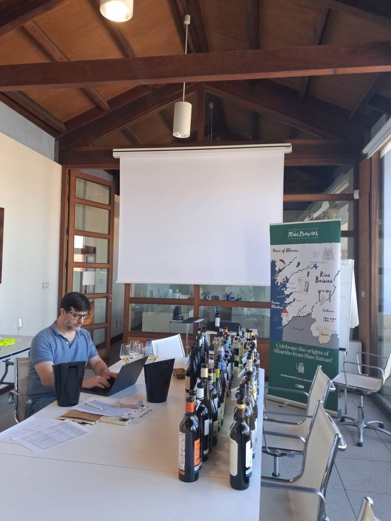 Joaquín Hidalgo cata 76 vinos de Rías Baixas para el mercado de Estados Unidos