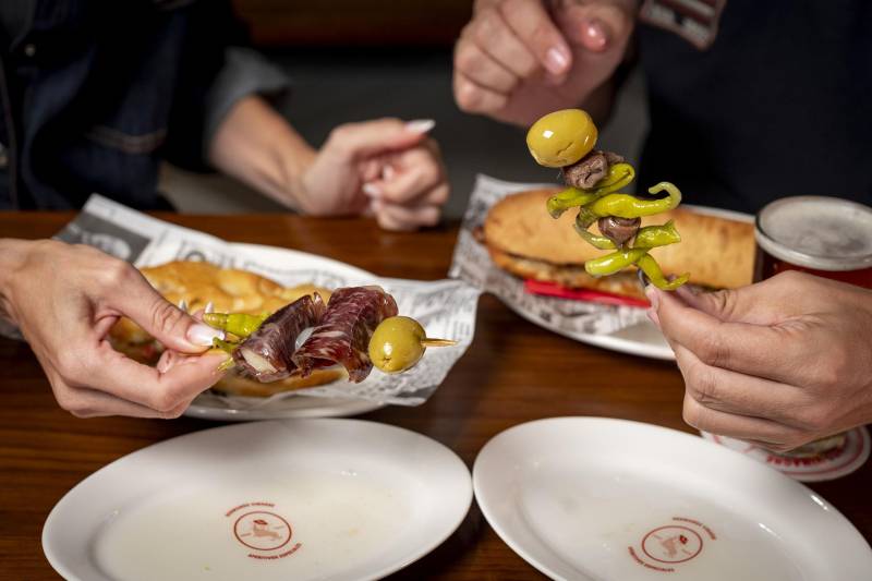 Mercado Madriles incorpora tres nuevos puestos para cubrir desayunos, aperitivos, comidas y cenas